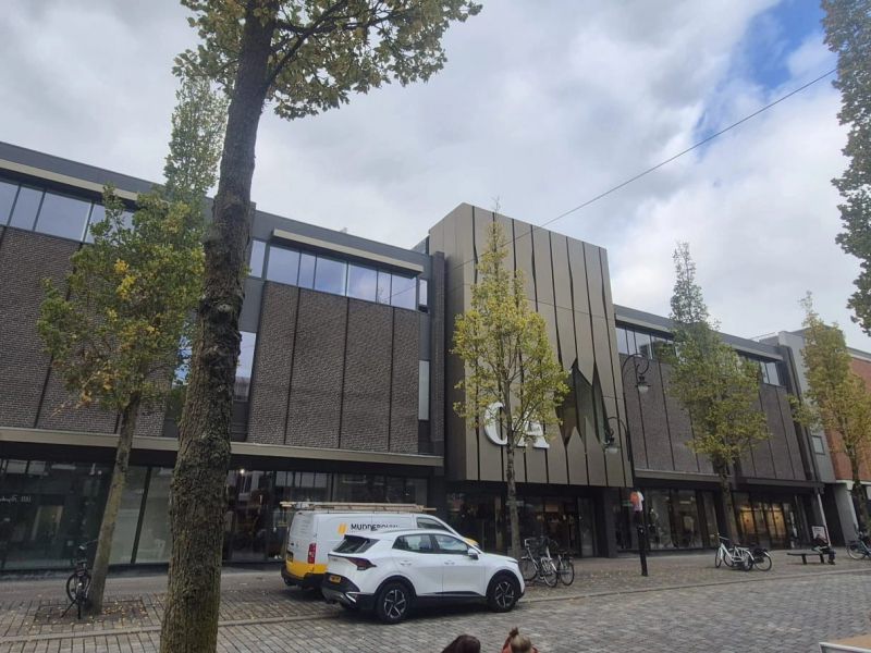 Na een aantal maanden bezig te zijn geweest hebben Muddebouw en Alwiti BV Aluminium kozijnen en gevels er een prachtige make-over van gemaakt